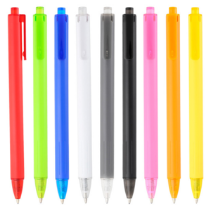 BP 23165, MIM. Bolígrafo de plástico color sólido, clip transparente y mecanismo de click.