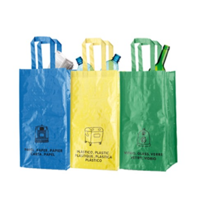 4264, Set de 3 bolsas de reciclaje amarilla-verde-azul en resistente pp-woven laminado de 125g/m2 de acabado brillante. Incluye 3 bolsas de 23x45x23cm unidas entre sí mediante resistentes velcros laterales. Con asas reforzadas e indicación de tipos de residuo: plástico y envases, vidrio y papel. 3 Bolsas 23 x 45 x 23 cm