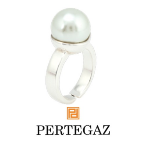 7266, Anillo ajustable de Pertegaz en metal con incrustación de perla de cristal. Presentado en funda con logotipo de la marca.