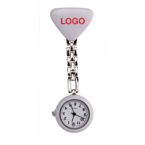 3674, Reloj de bolsillo analógico con esfera en color blanco y resistente cristal. Con cadena y pinza de acople.