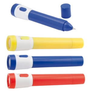 3818, Bolígrafo de capucha con linterna led integrada en originales colores. En tinta azul y con pilas de botón incluidas. 1 Led. Pilas Botón Incluidas