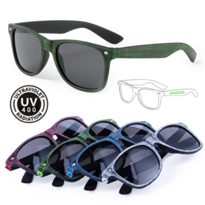 5923, Gafas de sol último modelo con montura acabada en símil a madera envejecida y en variados colores. Protección UV400, con elegantes lentes ahumadas. Protección UV400