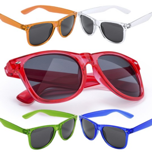 5282, Gafas de sol con protección UV400 de clásico diseño. Con montura de acabado transparente en divertidos colores y lentes en color negro. Protección UV400