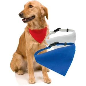 3062, Collar bandana para mascota en resistente y suave poliéster de vivos colores. Con cinta ajustable de cierre de clic y accesorio metálico para cinta de paseo. Ajustable