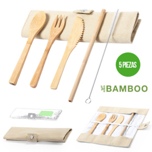 6887, Set de cubiertos de línea nature fabricados en bambú pulido. Incluye tenedor, cuchara, cuchillo y pajita con cepillo limpiador. Presentados en funda plegable de canvas, con elástico interior para una firme sujeción de las piezas y cierre de seguridad con corchete. 5 Piezas