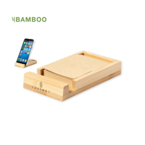 1878, Portanotas de línea nature con soporte para smartphone integrado. Fabricado en bambú, incluye 80 notas adhesivas de acabado kraft. Presentado en caja individual de diseño kraft. 80 Notas Adhesivas 5,5 x 8,2 cm