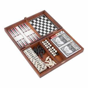 JM 017, SET DE JUEGO NAMIBIA. Estuche de madera. Incluye juego de ajedrez. backgammon. 2 barajas plastificadas y dominó.