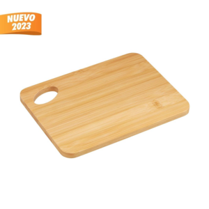 PWT 260, TABLA TYRI. Tabla para picar hecha de bambú. Tiene un tamaño compacto perfecto para espacios reducidos en la cocina. Cuenta con orificio en una de las esquinas que permite colgarla fácilmente cuando no está en uso.
