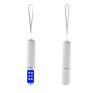 SLD058, LAMPARA CON LUZ UV COLOR BLANCO. Lámpara portatil para esterilización UV, no reflejar la luz UV directo a tu cara o piel. Inlcuye cable cargador USB y sujetador.