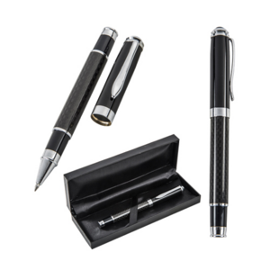 FM-930, Bolígrafo de fibra de carbono con tapa metálica. Incluye estuche. Medidas de estuche: 17.2 x 2.7 x 6.2 cm