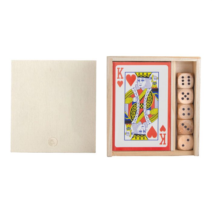 EN21, Set de juegos PLAYER. Set de entretenimiento. Incluye: 1 juego de cartas de poker plastificadas y 5 dados de madera de cerezo. Caja contenedora de madera de pino y tapa en polywood. Presentación en caja de regalo kraft.