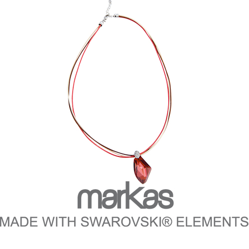 7193, Collar de Swarovski con triple cadena y colgante en cristal en tonos brillantes con elegante lágrima.
