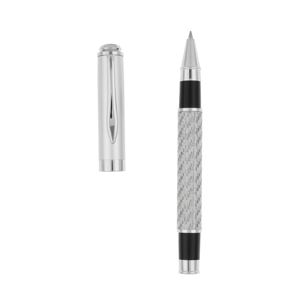 FM-930, Bolígrafo de fibra de carbono con tapa metálica. Incluye estuche. Medidas de estuche: 17.2 x 2.7 x 6.2 cm