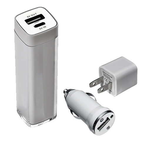 20157, Set de viaje que incluye un cargador USB para automovil, un enchufe de corriente y un power bank en plástico de 2200 Mah.
